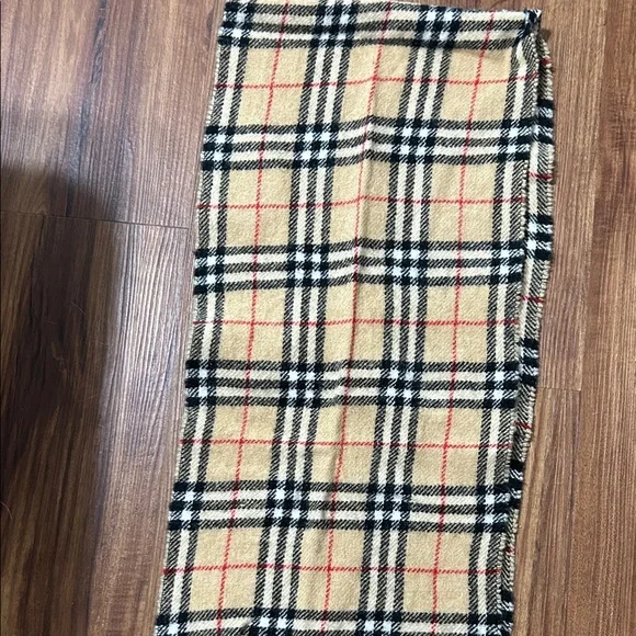 Burberrys Classic Beige Black Red Check Shetland Wool Scarf - Picture 2 of 5